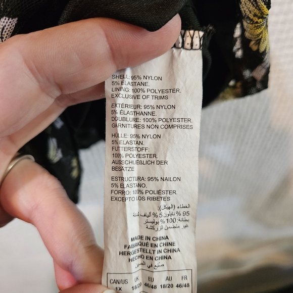 Love And Legend 1x Floral Black and Yellow Women's Top - Picture 6 of 9